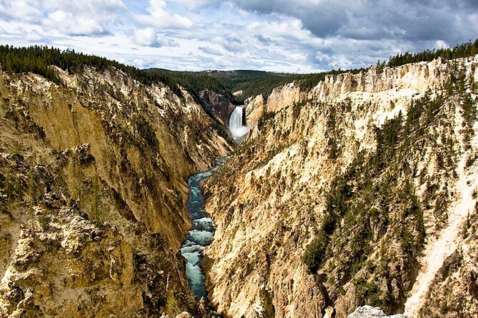Grand canyon of the yellowstone day hike walking into yellowstone’s spectacular canyon and beyond